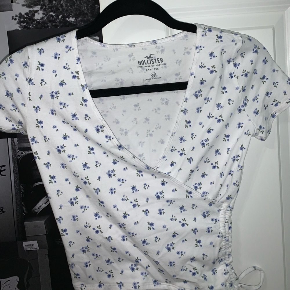 Cropped Hollister Shirt